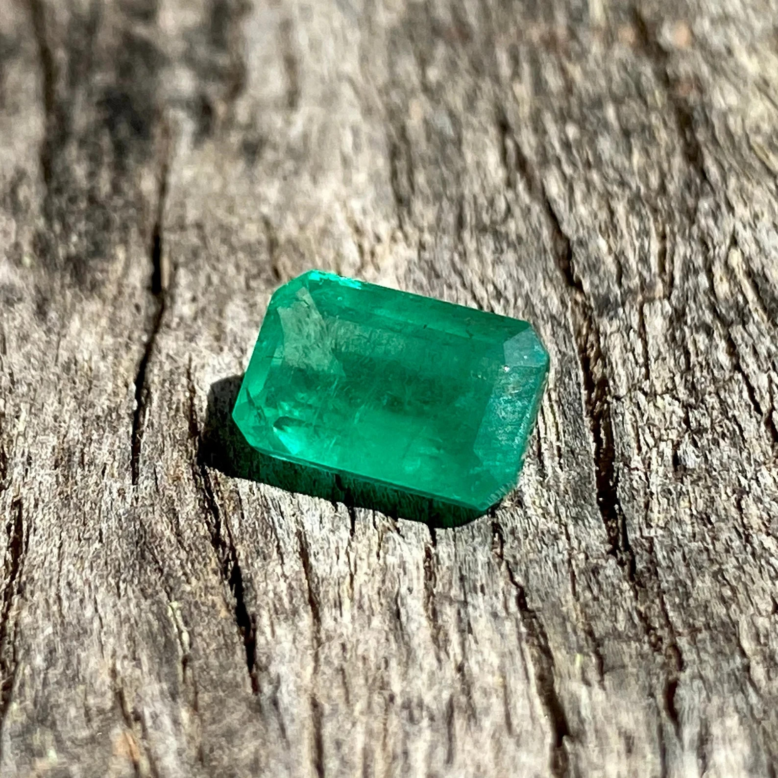 Natural Emerald 1.25 Carat Octagon Cut 7.5x5x3 MM Loose Gemstone For Jewelry