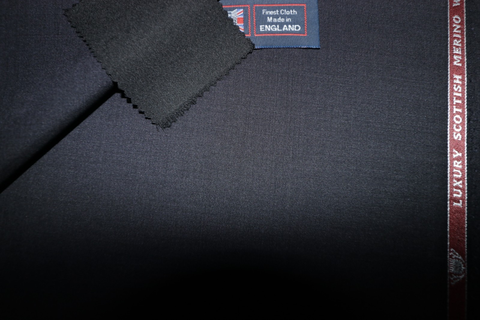 100% SUPER 120’s WOOL SUITING FABRIC MADE IN ENGLAND By Martin Sons & Co.= 3.4 m