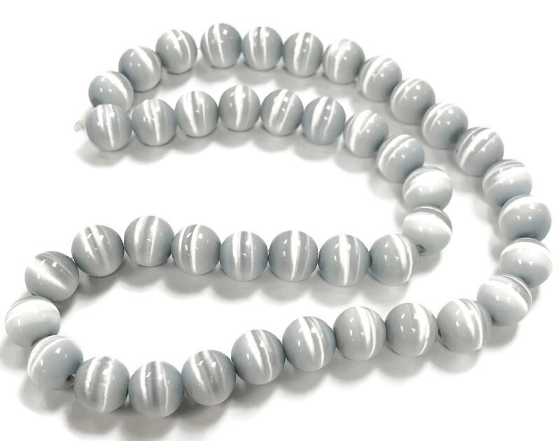 38 Cat’s Eye Fiber Optic Silver Glass 10mm. Smooth Round Beads 2605