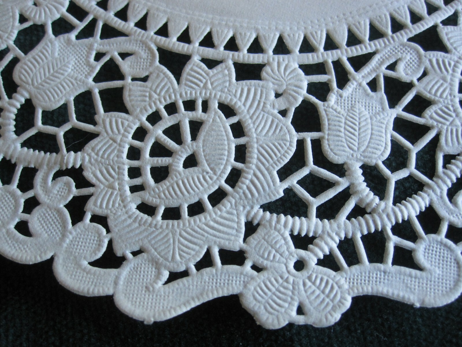 20 pcs VTG 1940’s 8″ Paper IVORY OFF White Lace Doily ROUND Floral Rare HTF
