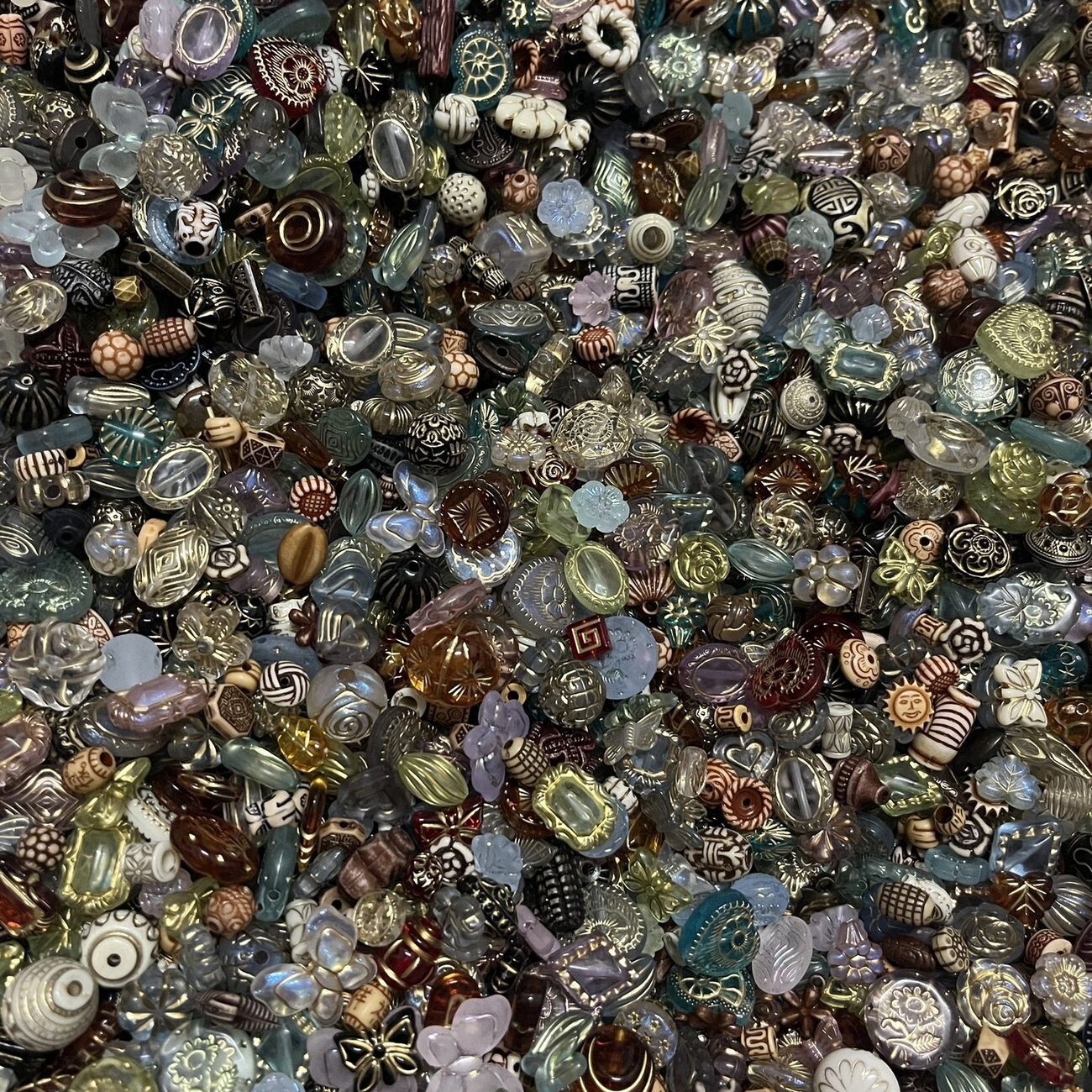 1/4LB mixed beads lot jewelry making mix variety bead supplies Read Description