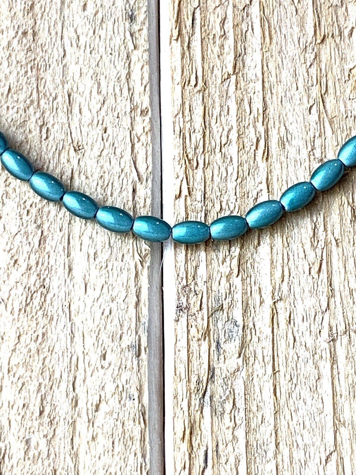 Cat’s Eye/Fiber Optic Glass OVAL Beads – 4 x 7 mm – Jade or Sea Glass Green – 50