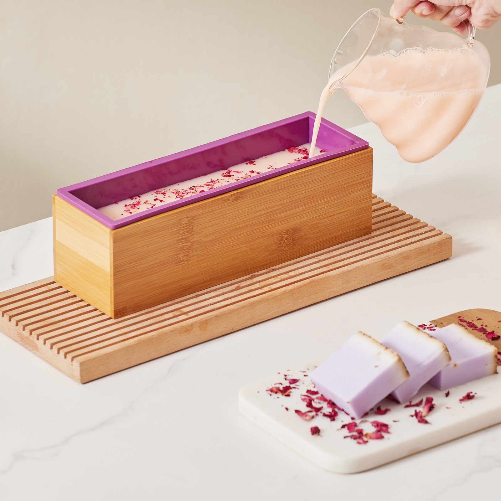 VEVOR Soap Making Kit Bamboo Cutting Box Silicone Mold Stainless Steel Cutters