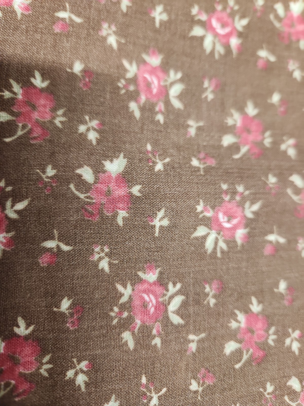 Vintage Light 100 % Cotton Fabric Brown rustic red Roses By The 1/2 Yard