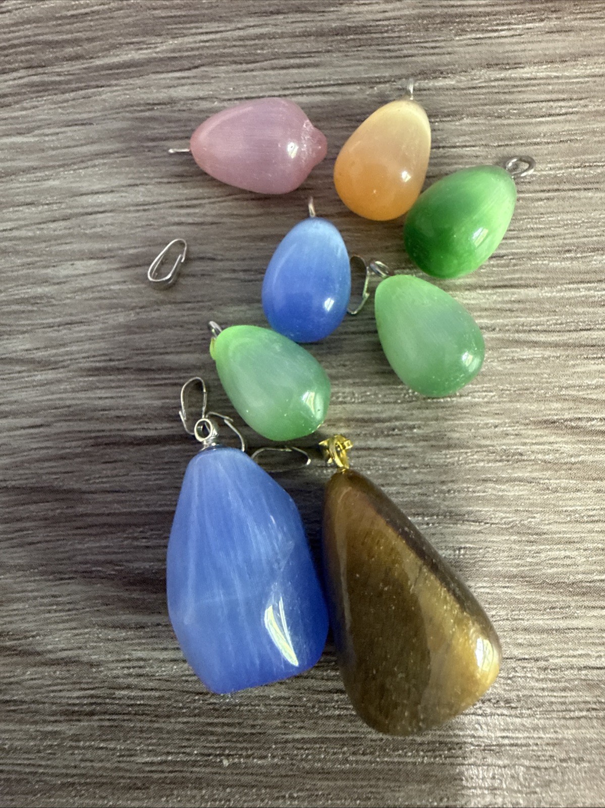 Various Gemstone Pendant Beads 13 Pieces And 4 Polished Stones M023