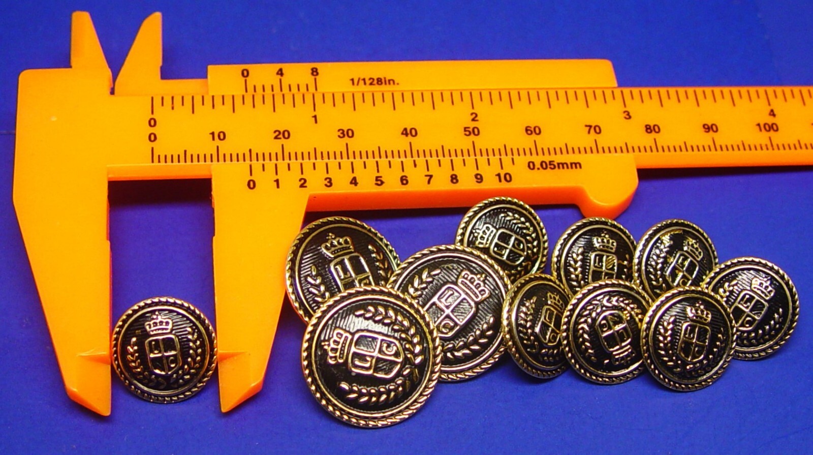 UNKNOWN BRAND replacement buttons 11 gold tone metal blacken outline Good Cond.