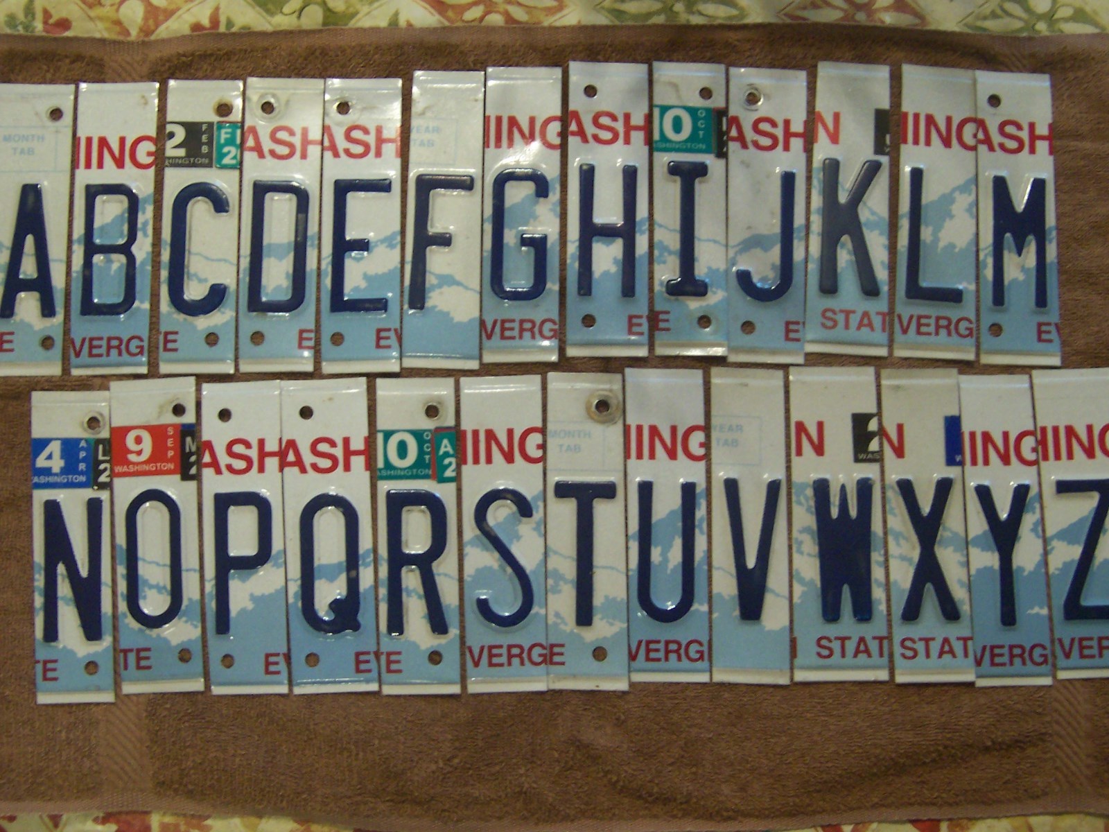 Single Washington State Blue & White License Plate Letters for Crafts Signs Art