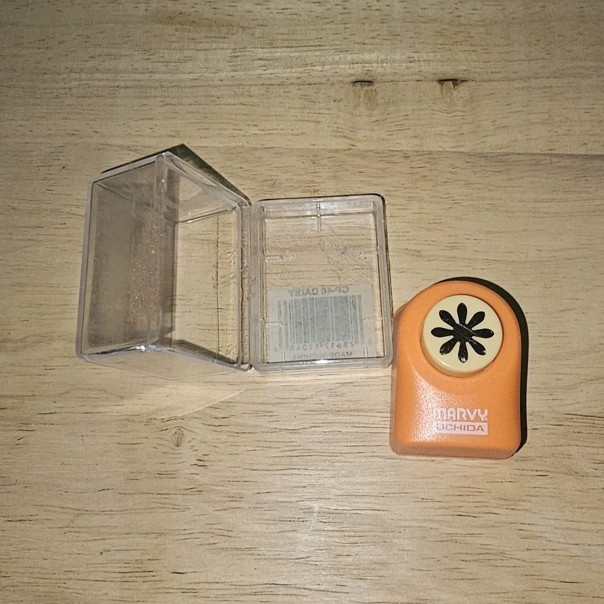 Marvy Uchida CP-48 Daisy Paper Punch Floral Shape Less Than 1″ w/ Case
