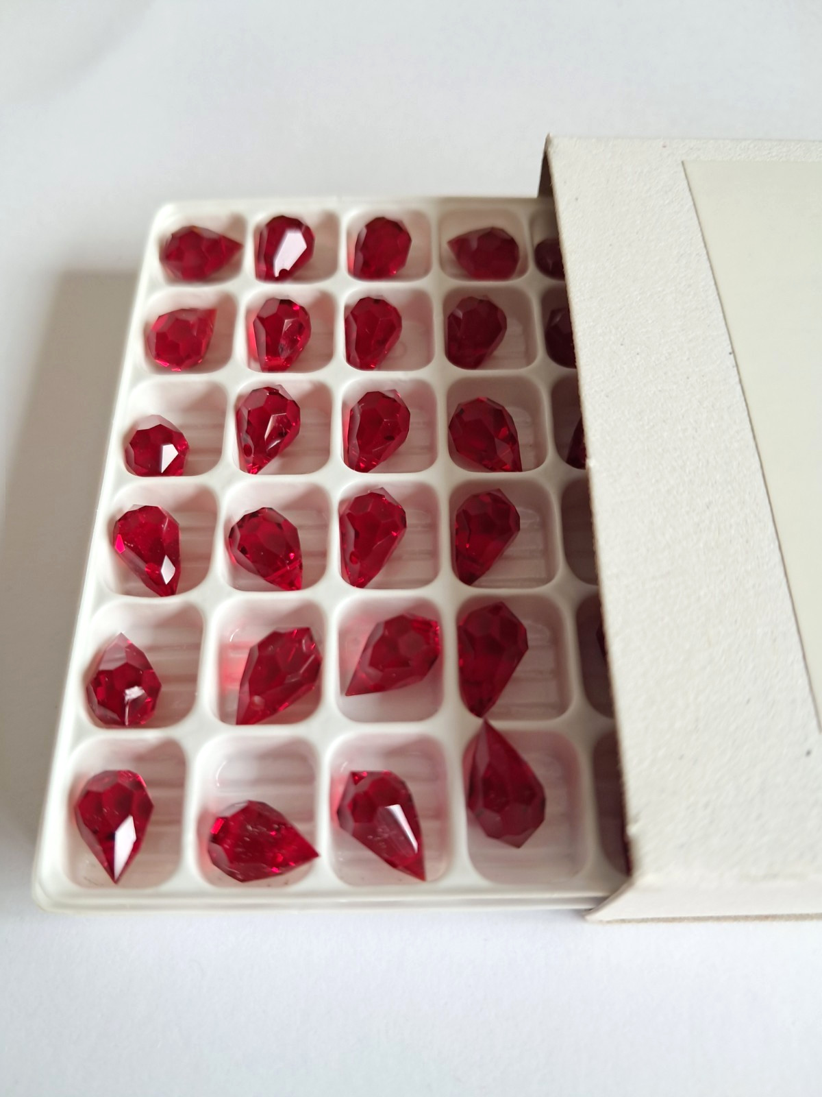 CZECH MACHINE CUT 6 X 10 MM SIAM DROPS (24 PCS)