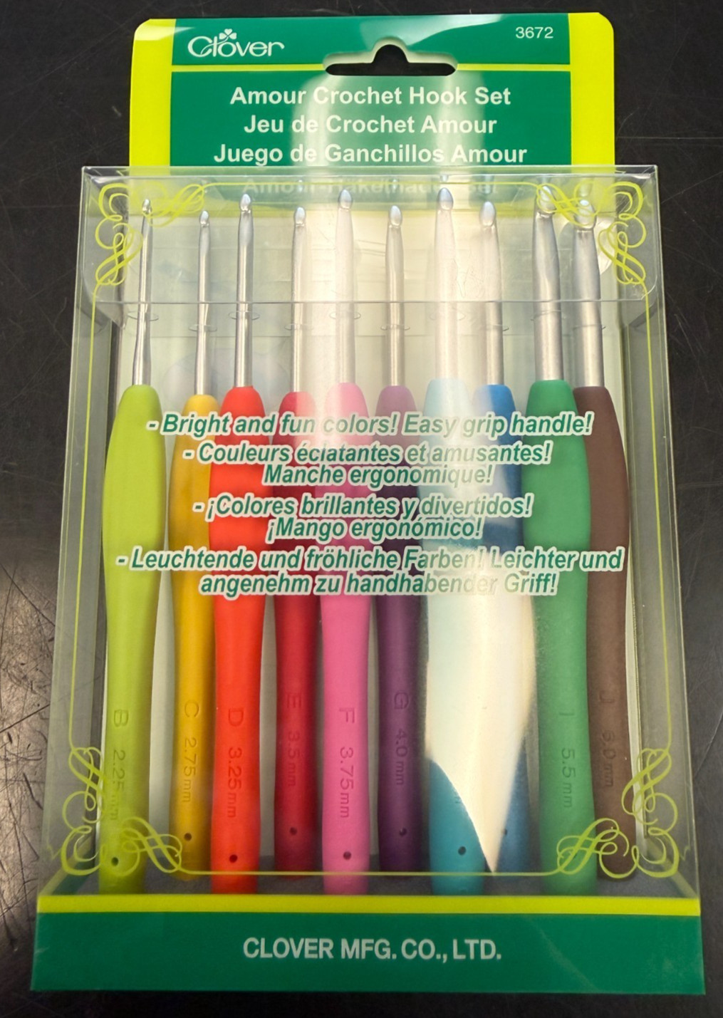 CLOVER Amour Crochet Hook Set ~ 10 Sizes ~ Comfort Grip Handles 3672
