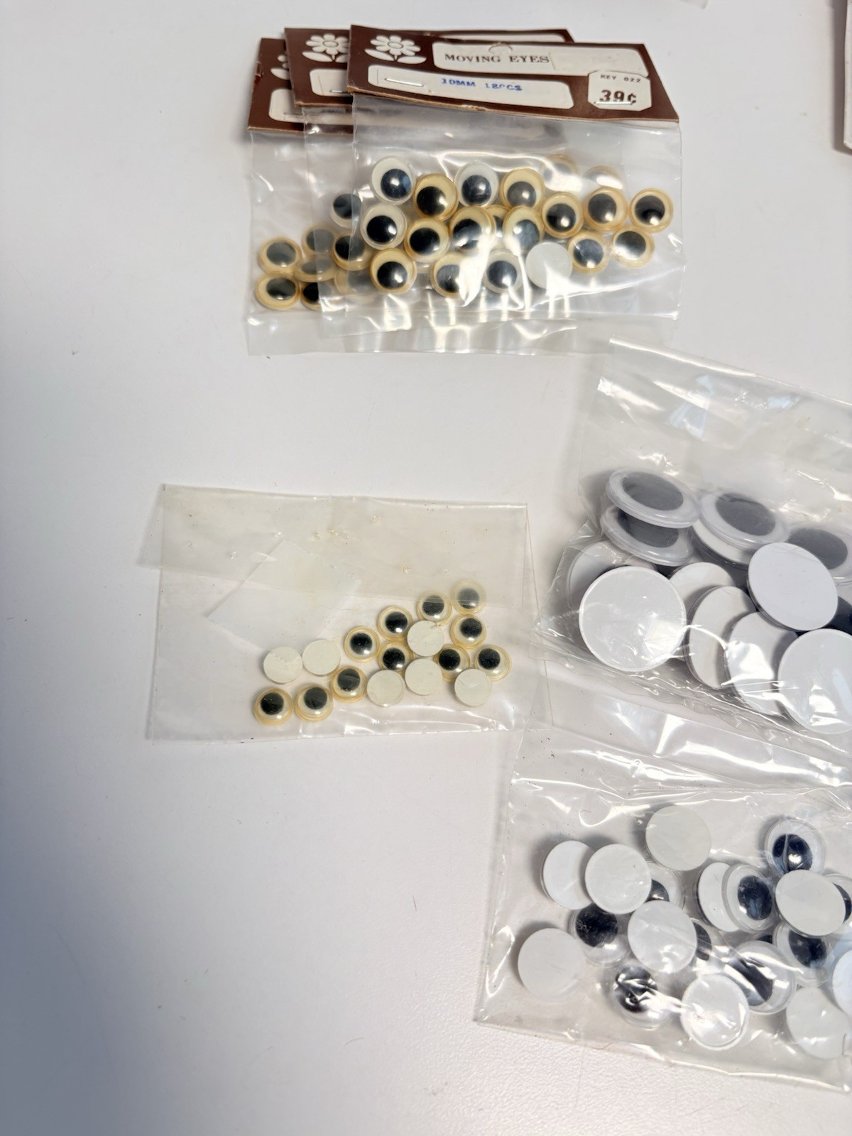 Vintage Lot For Crafts Google Googly Eyes Assorted Sizes – Glue on & Sew on