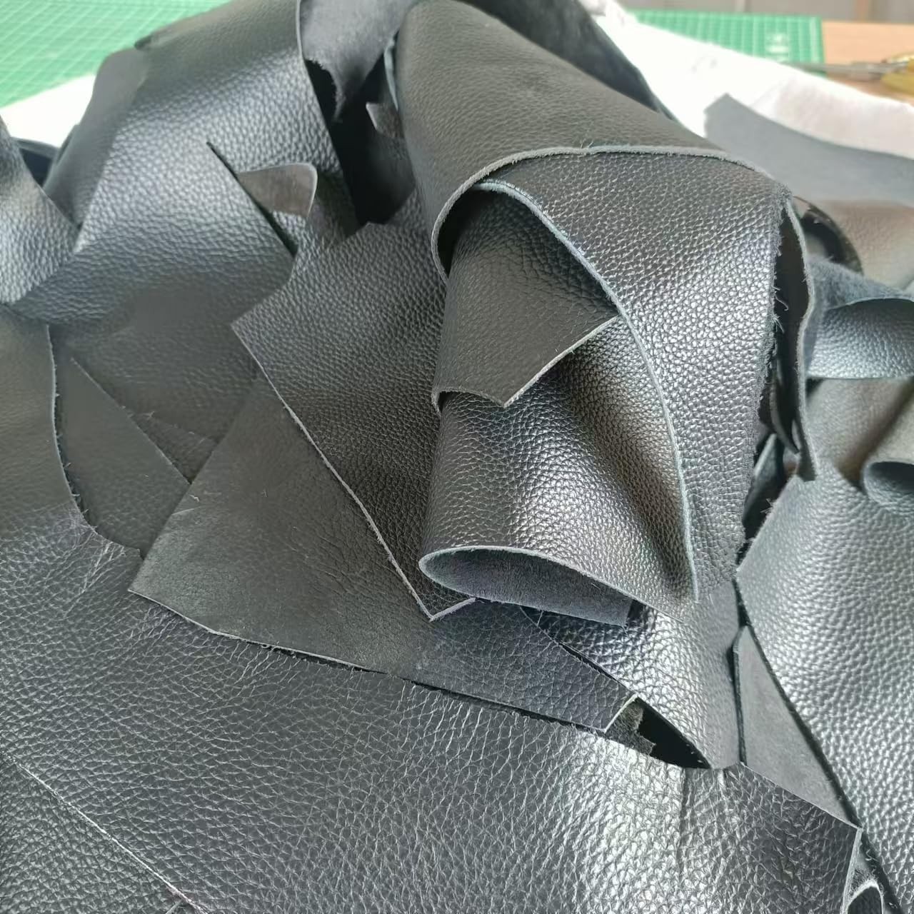 Black Leather Scraps, 1.0-2.0mm 2.5-5 oz Thick, Leather Pieces for Purses, Ke…