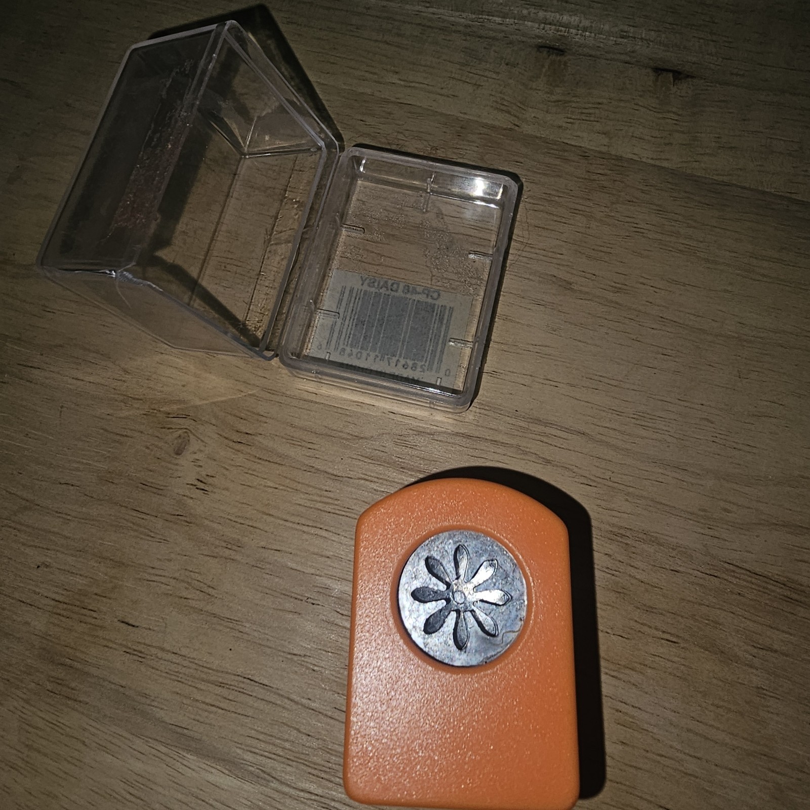 Marvy Uchida CP-48 Daisy Paper Punch Floral Shape Less Than 1″ w/ Case