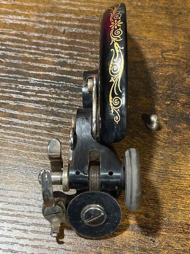 Genuine Singer 66/99 Sewing Machine Bobbin Winder Assembly w/ Friction Tire
