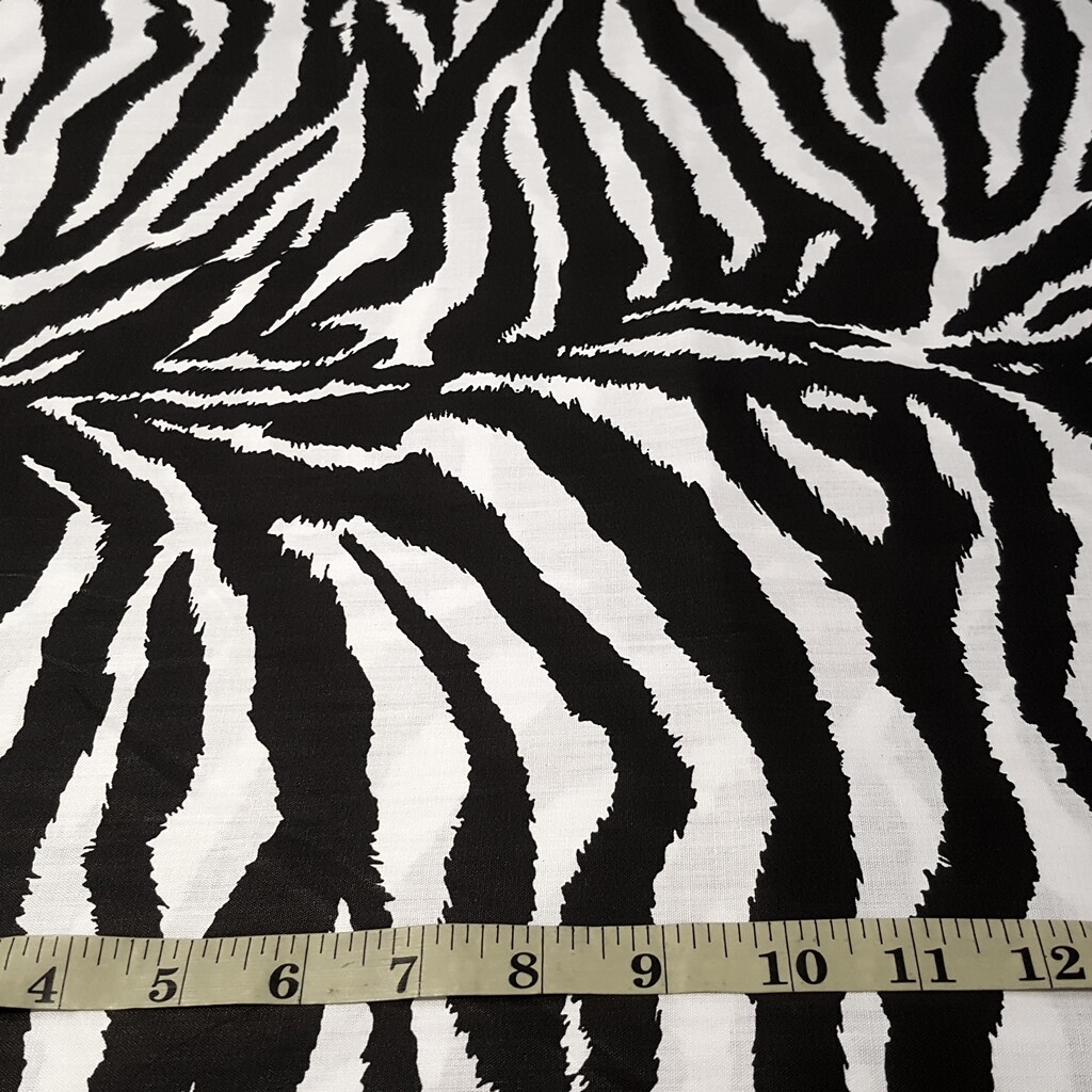 ZEBRA STRIPE PRINT POLY COTTON FABRIC 60″ BY THE YARD BLACK WHITE TIGER STRIPE