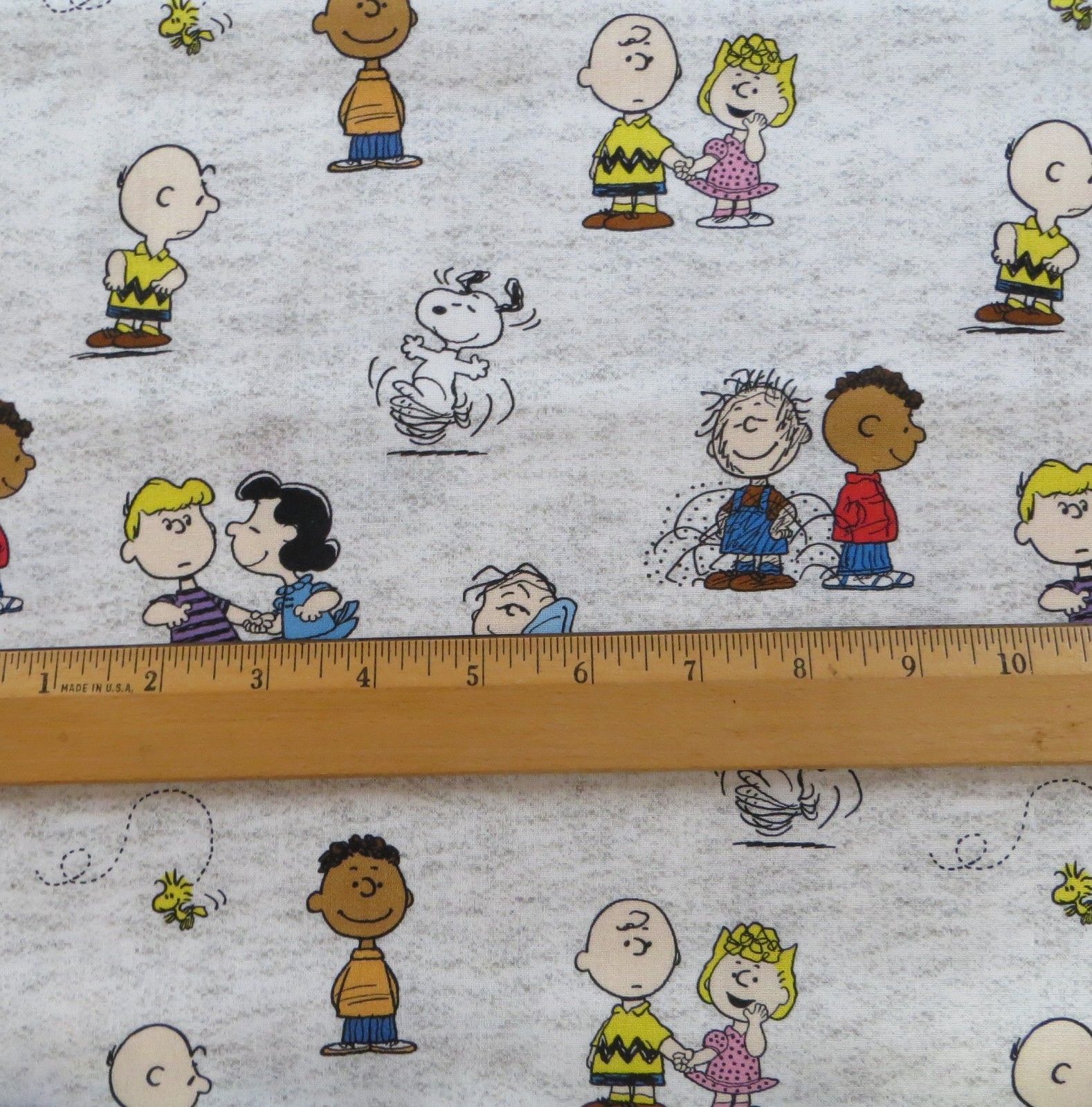 By The Yard, Peanuts Gang Snoopie ~ $3.99 Ships ANY Amount Of Cotton Fabric