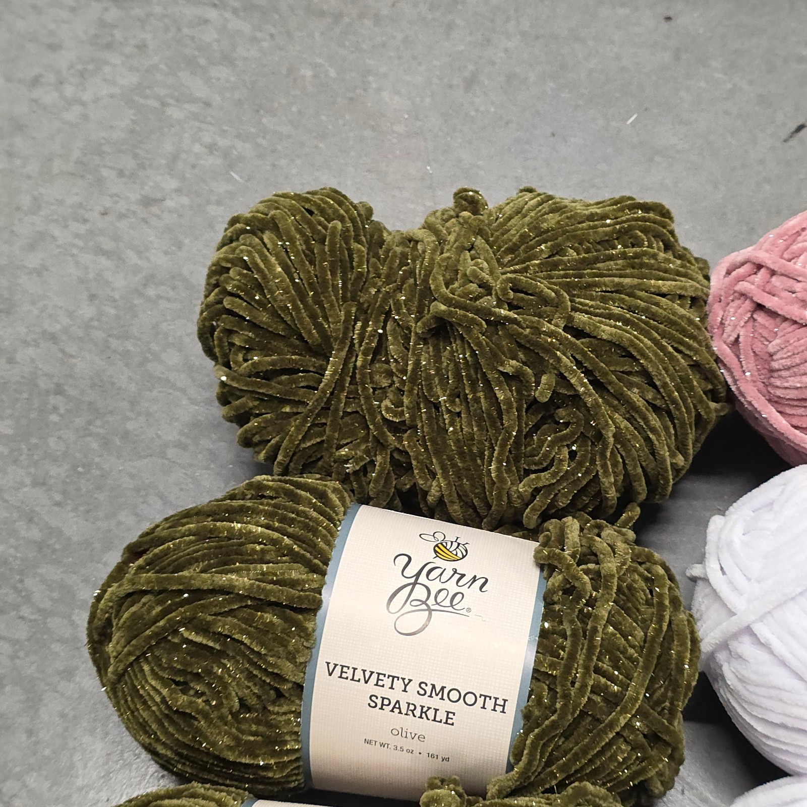 New Lot of 28 Yarn Bee Twist Lace 161 Yards Each Red Navy Olive White Sparkle