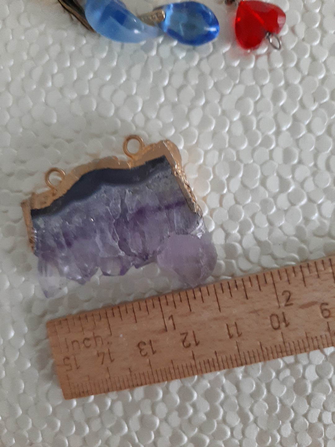 5 Stone Pendants: Quartz, Amethyst Geode. +Glass mixed lot, w/bales, (no chains)