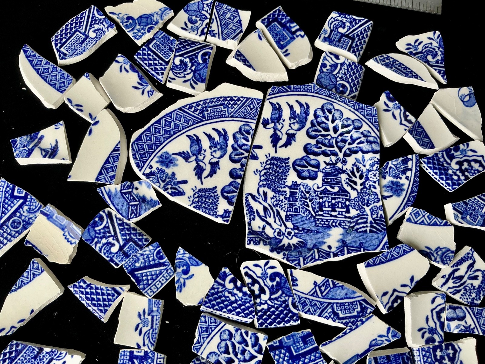 Broken China Mosaic Tiles Blue & White 55+pcs & 2 Focal BLUE WILLOW Love Birds
