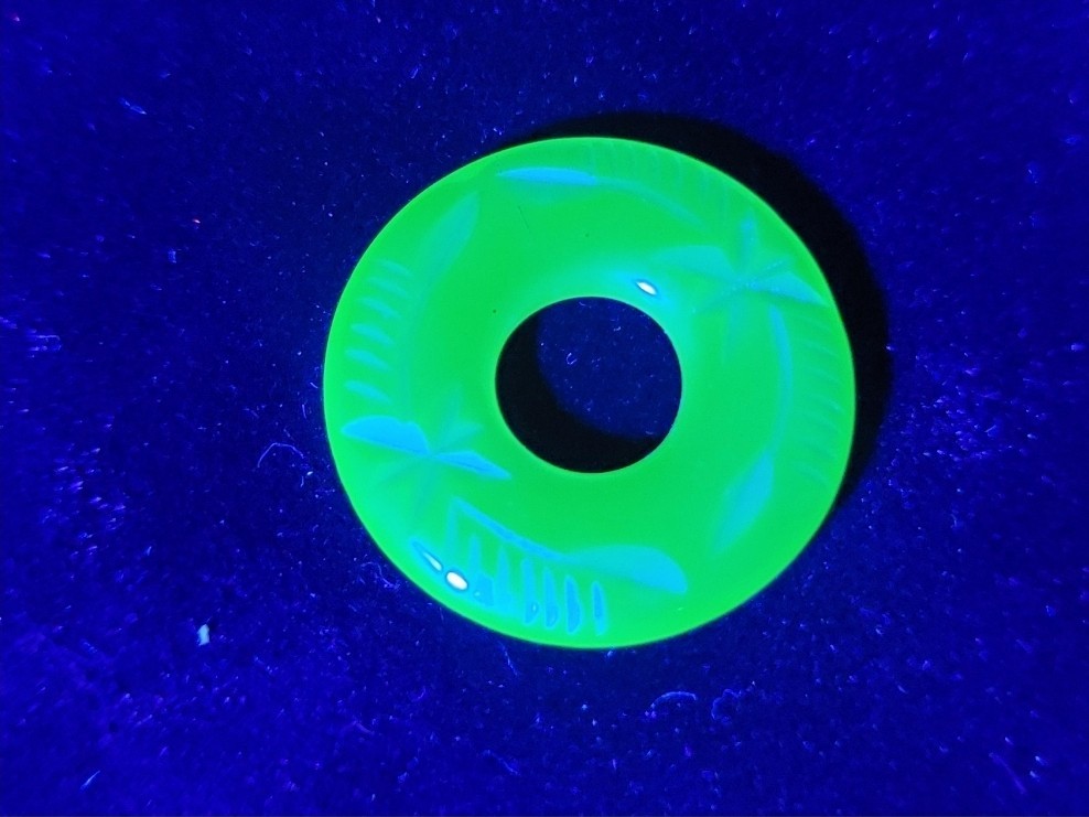 1930s Art Deco Uranium Glass Flat Ring Vintage Green Czech Pressed Glass 20mm