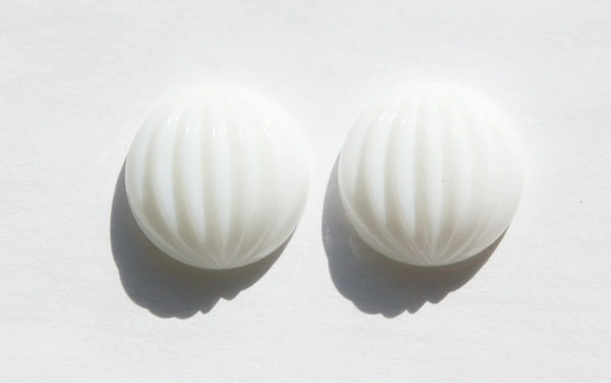 Vintage White Ribbed Melon Glass Cabochons 18mm cab209