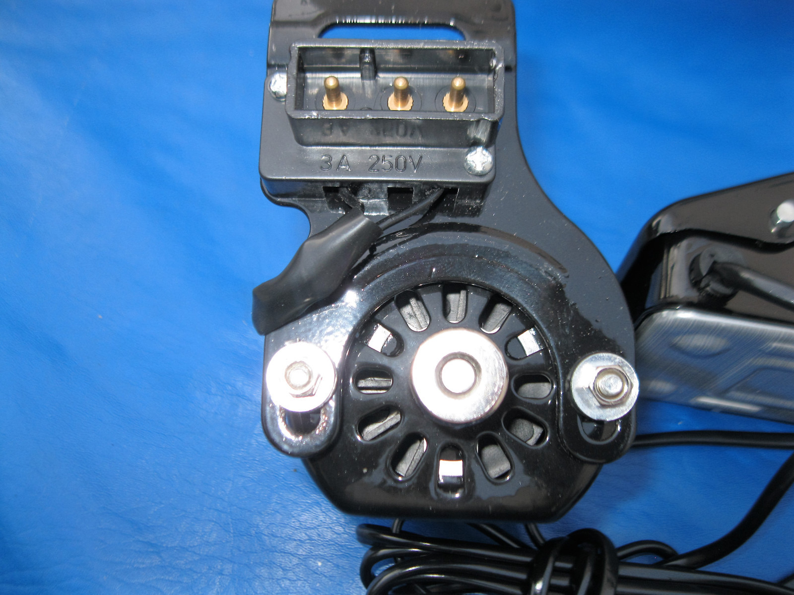 1.0 AMPS BLACK HOME SEWING MACHINE MOTOR & PEDAL SINGER HA1 15 66 99K