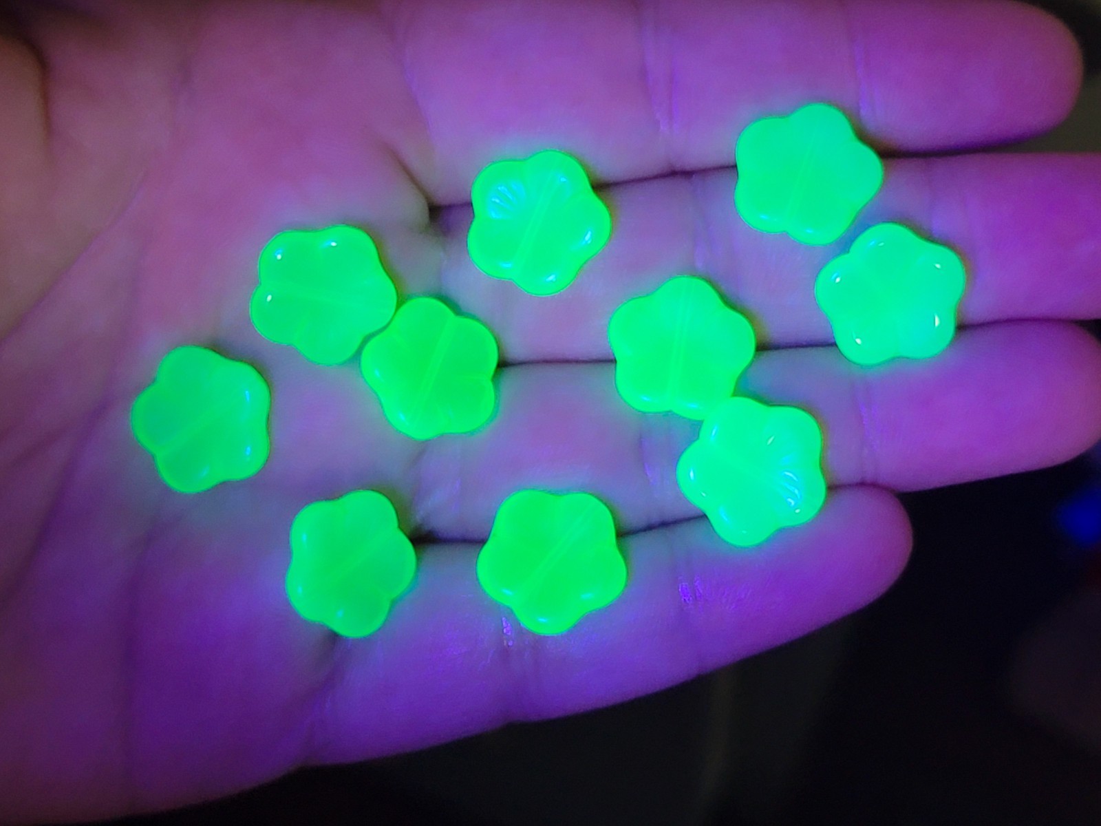 14mm Flower Uranium Glass Beads Green Opal Czech Pressed Glass 10pcs
