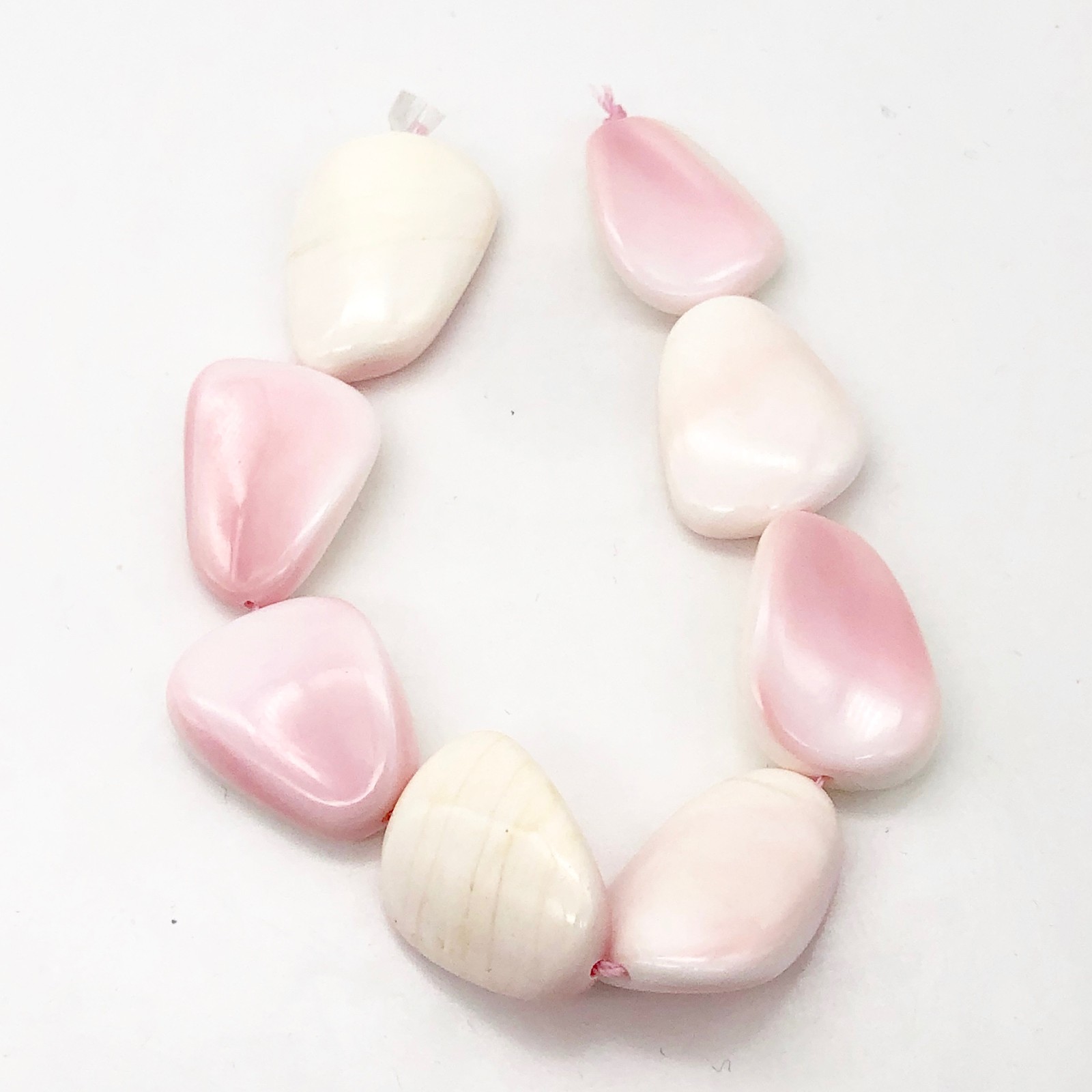 Conch Shell. Pear Shaped | 22x18x6 to 30x20x9mm | Pink White | 2 Bead(s) |