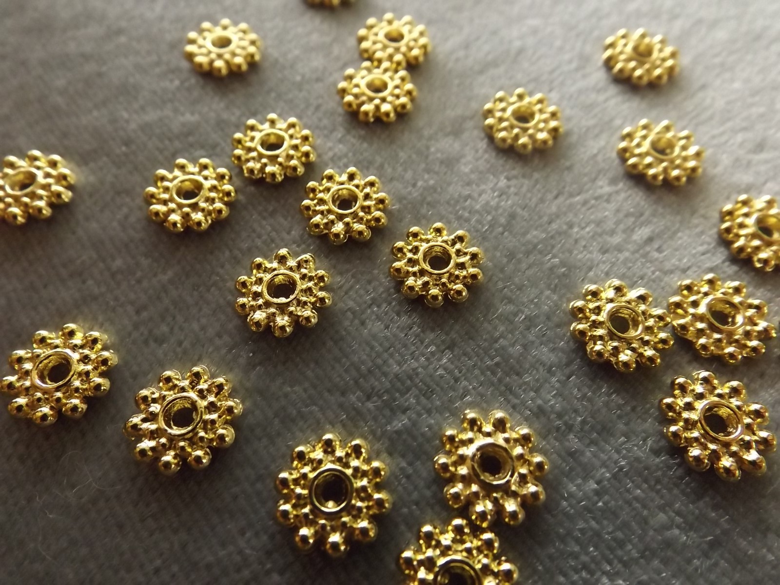 DOUBLE SIDED RONDELLE DAISY SPACER BEADS GOLD 8X2 MM (25 PIECES)