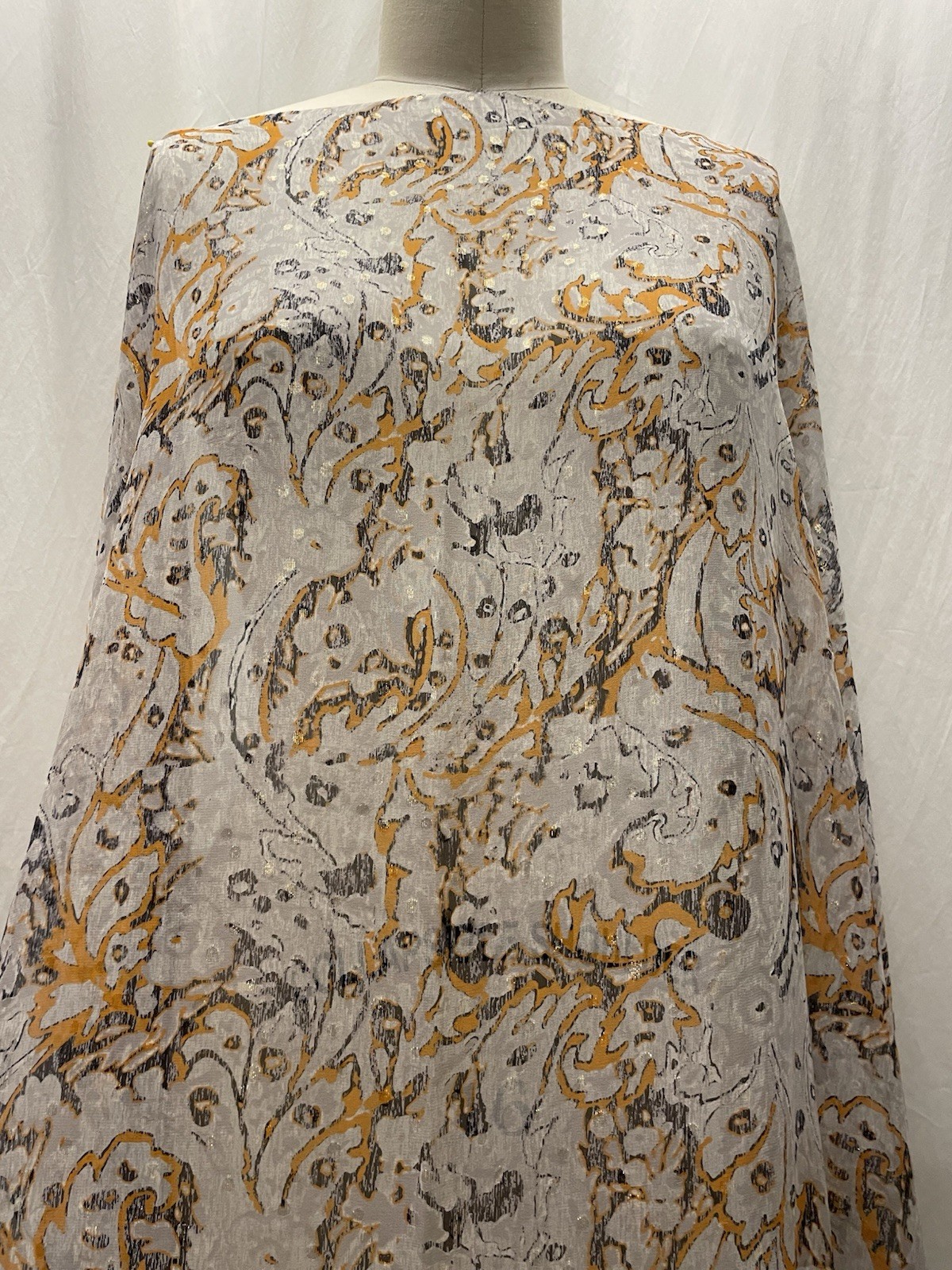 100% Silk Chiffon Georgette Gold Lurex Grey Abstract Fabric By The Yard 56″ Wide
