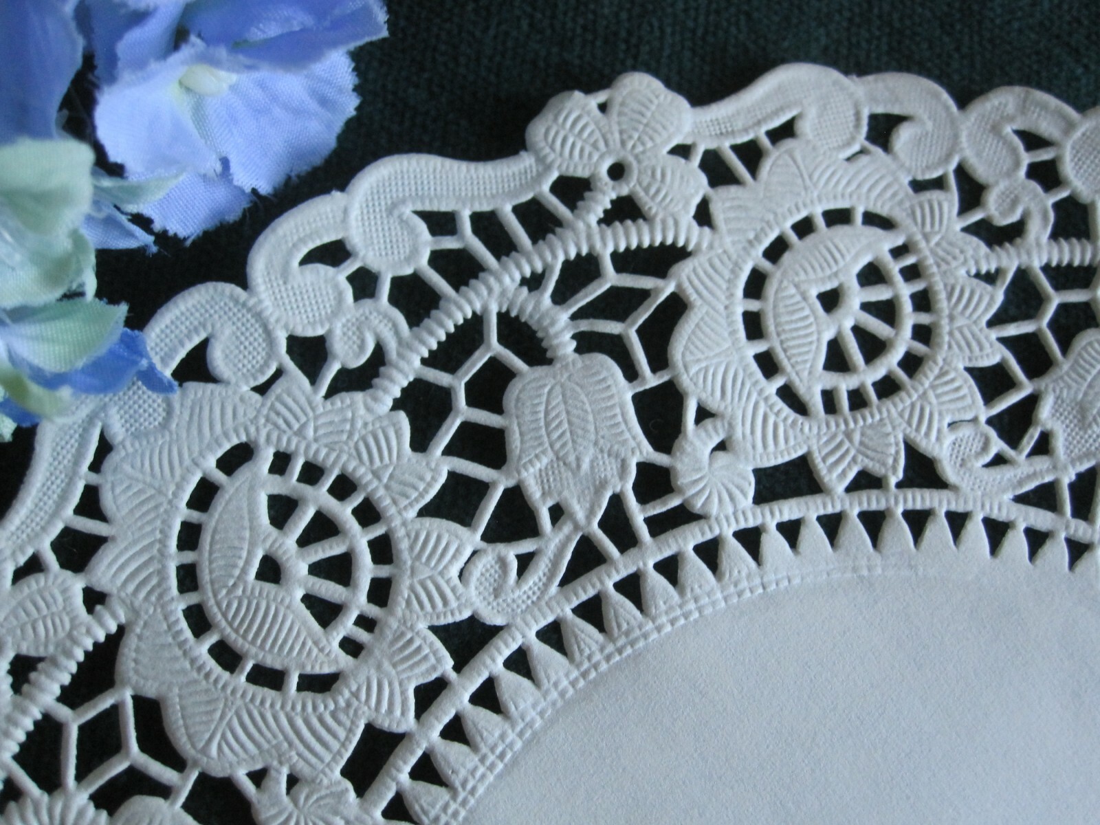 20 pcs VTG 1940’s 8″ Paper IVORY OFF White Lace Doily ROUND Floral Rare HTF