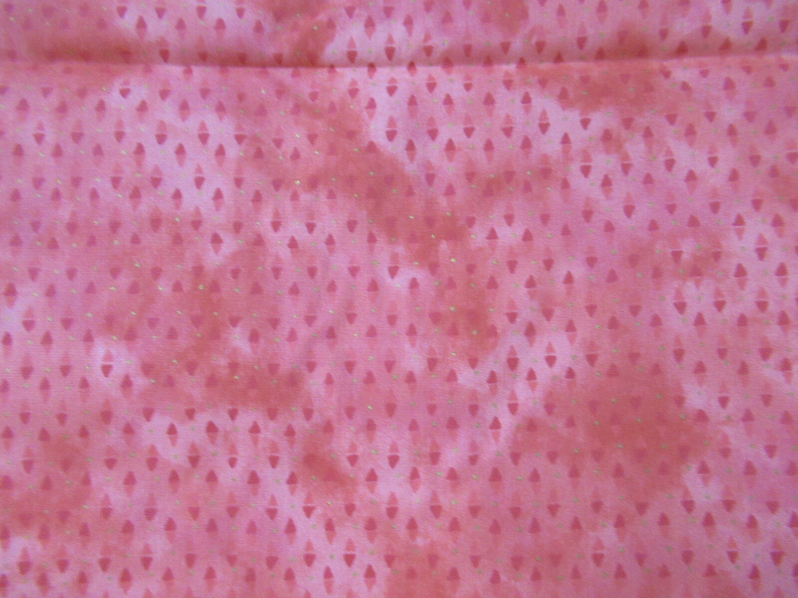 Cottons RED Triangle Tone on Tone W/ Small Gold Dots Cotton Fabric 1Y12″X44