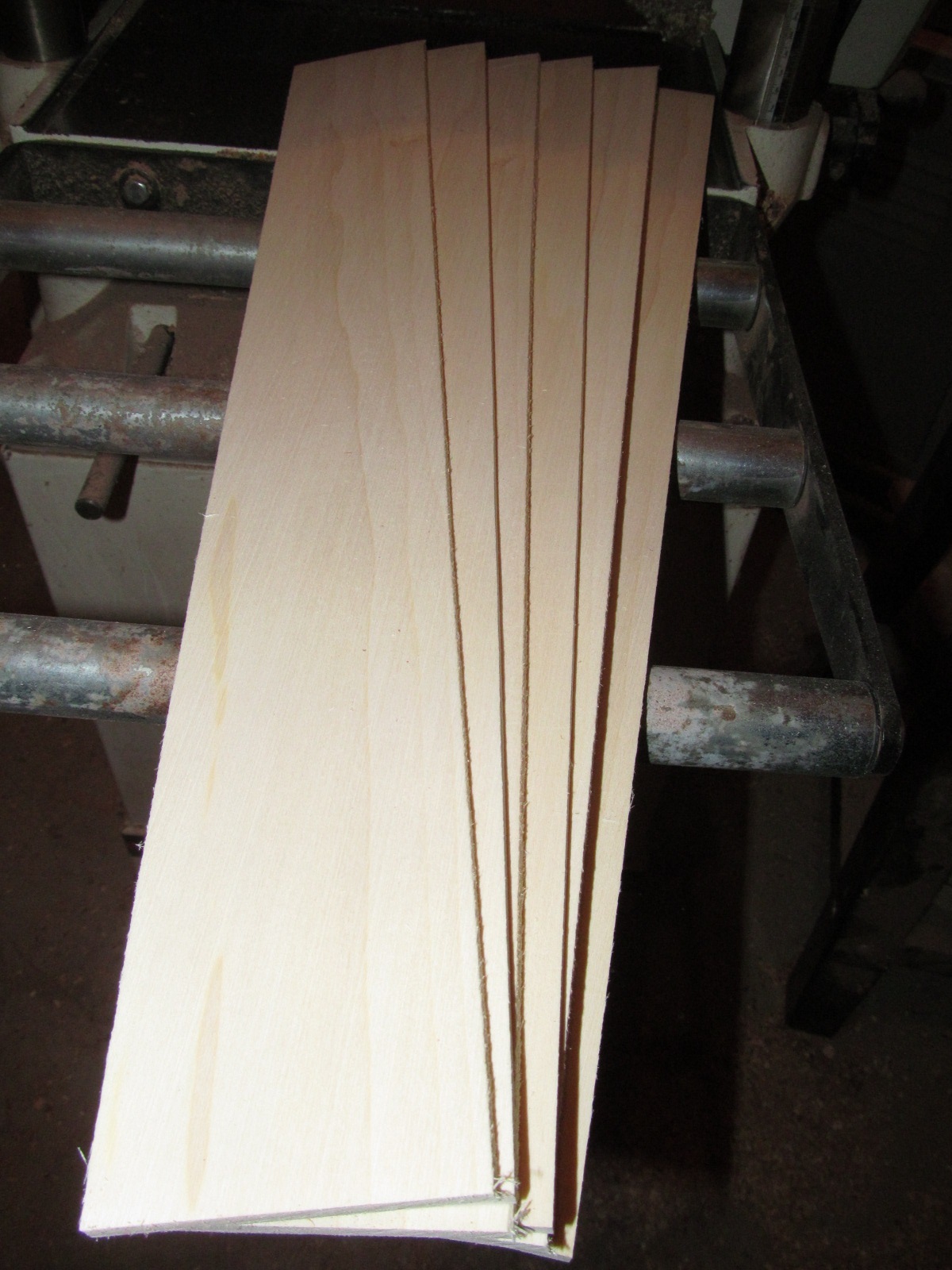 PACKAGES OF THIN KILN DRIED POPLAR LUMBER