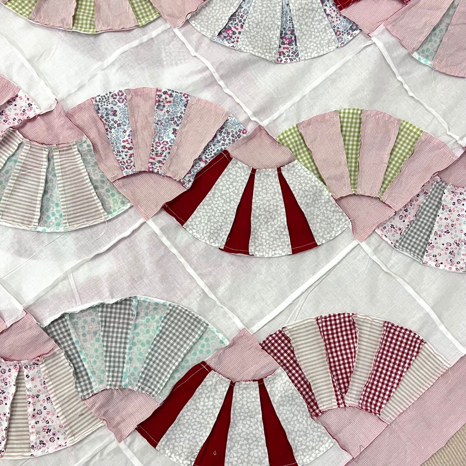 Vintage Peppermint Swirl Baby Quilt Top 47×47″ Pieced~ BABY/BED/Wall Decor