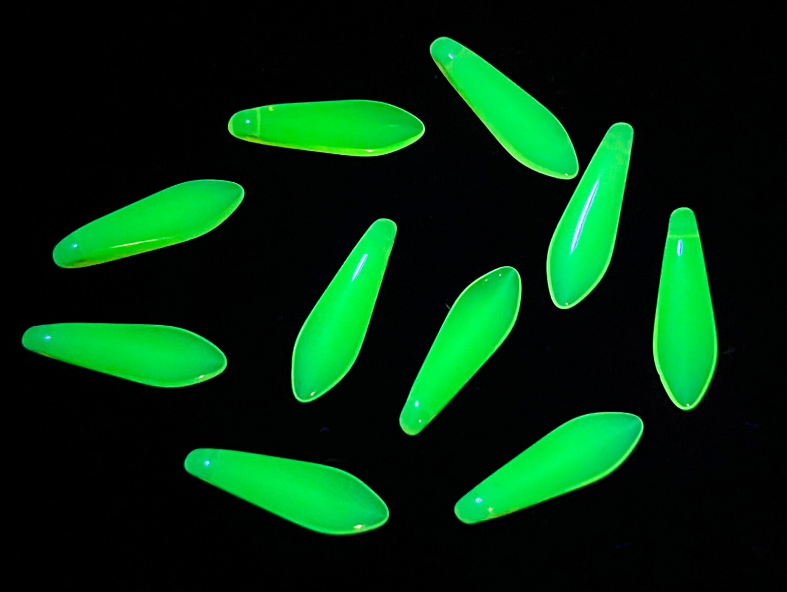 10pcs Uranium Glass Dagger Beads Pale Yellow Czech 16x5mm