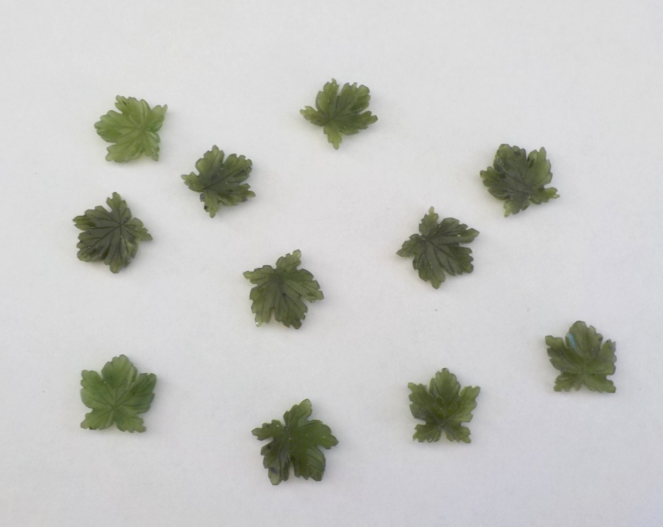 Geen Stone Leaf No Holes Flat Back (1/2″) Total 11 Craft Jewelry Making Supply