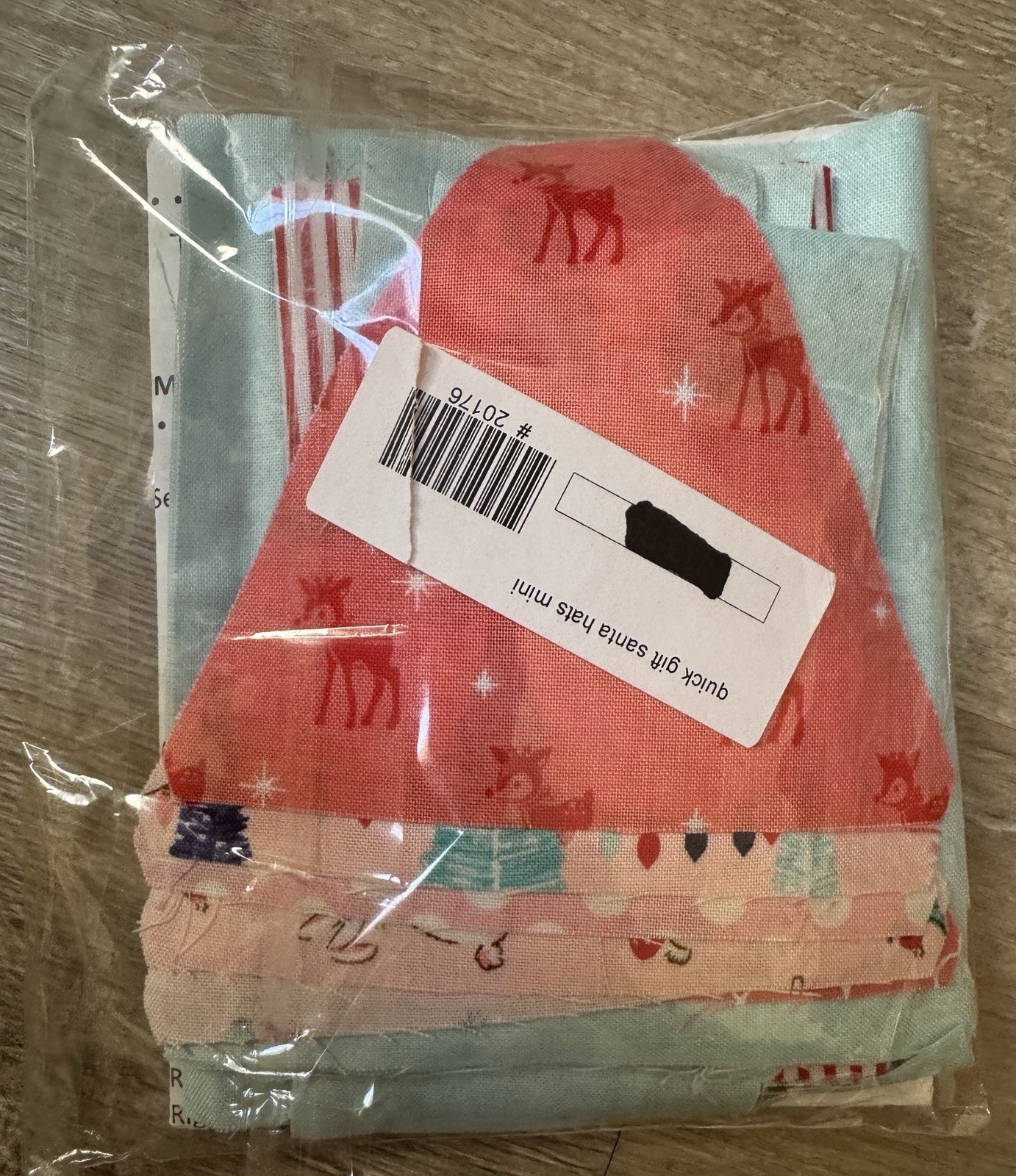 Pine Mountain Designs Sandy’s Santa Hats Mini Quilting Kit Sewing Pink Blue Red