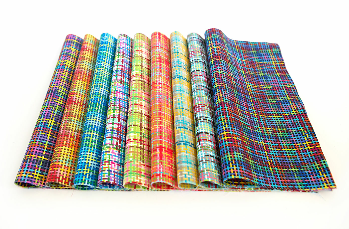18-pc Pretty in Plaid Jelly Roll 2.5″ pre-cut 100% cotton fabric quilt strip
