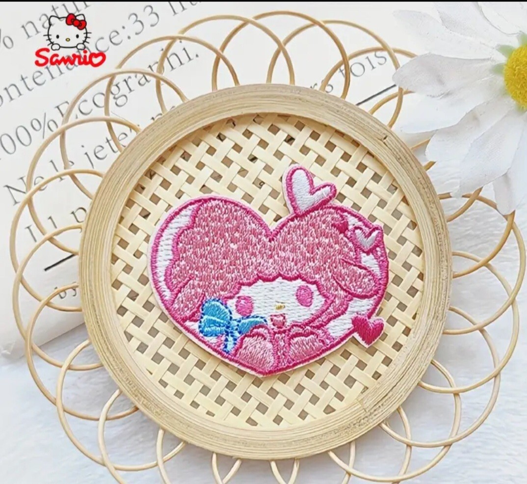 Heart-Shaped Sanrio Hello Kitty Embroidered Iron-On Sew-On Patches