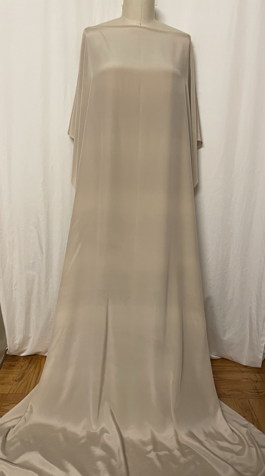 100% Mulberry Silk Crepe De Chine Light Beige Fabric 22mm 2.25 Yards & 46″ Wide