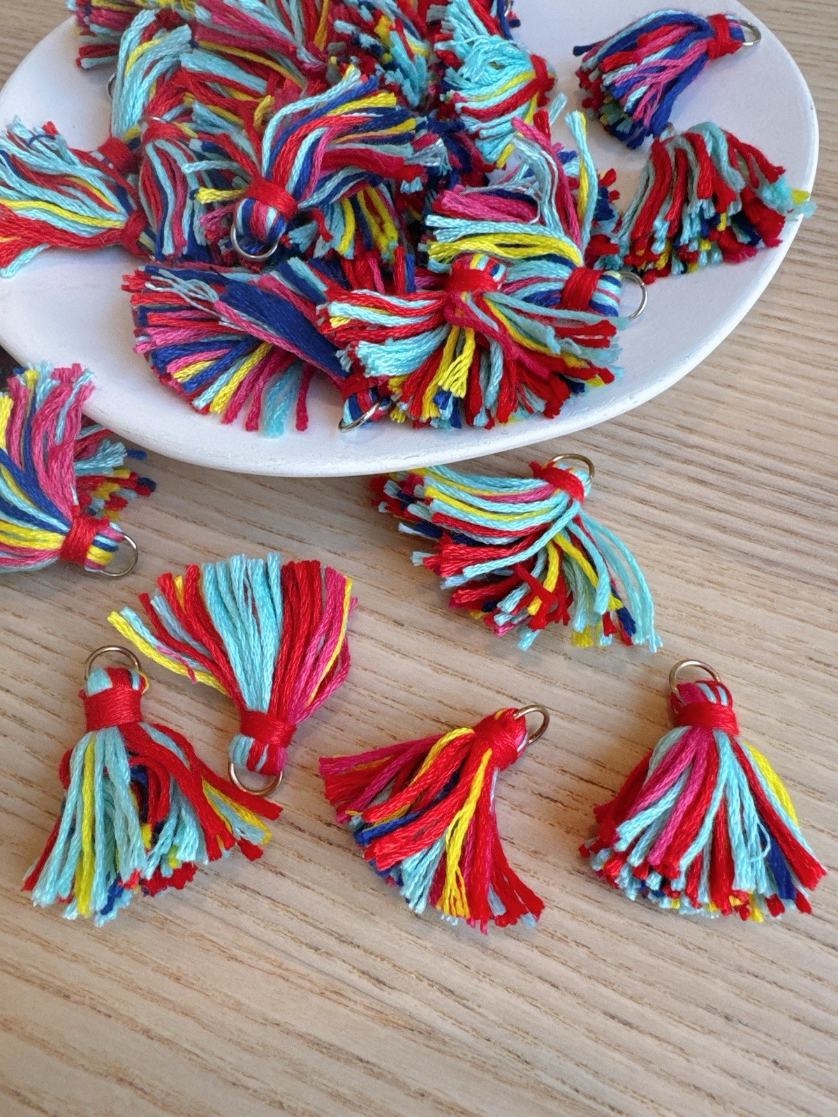 30 pieces colorful colorful tassel pendant (details in description) 260429 R01