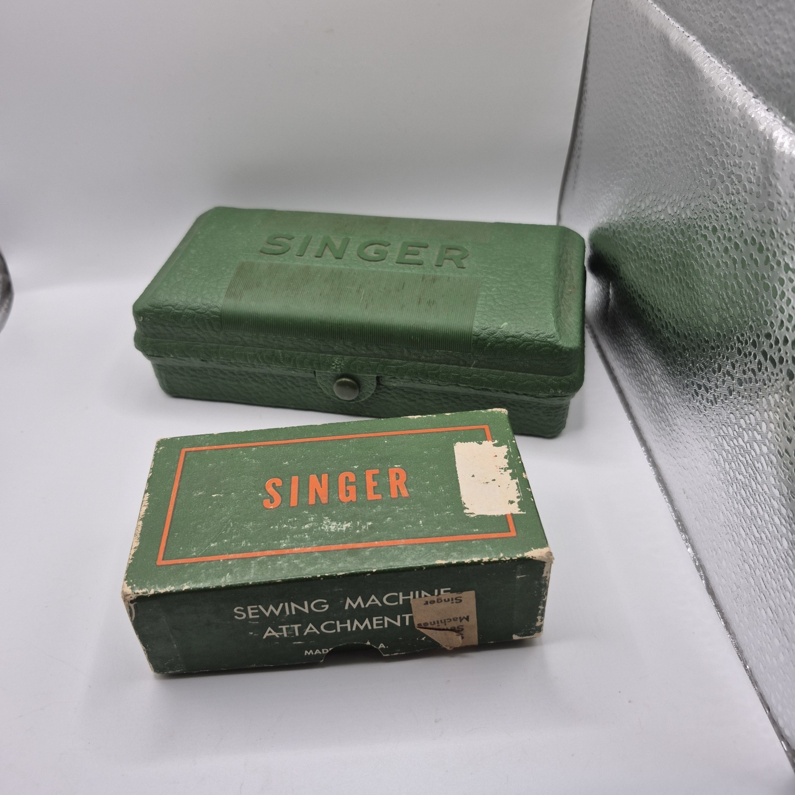 VTG Singer W654321N Buttonholer 160506 Low Shank W/Case Ruffler & Presser Feet
