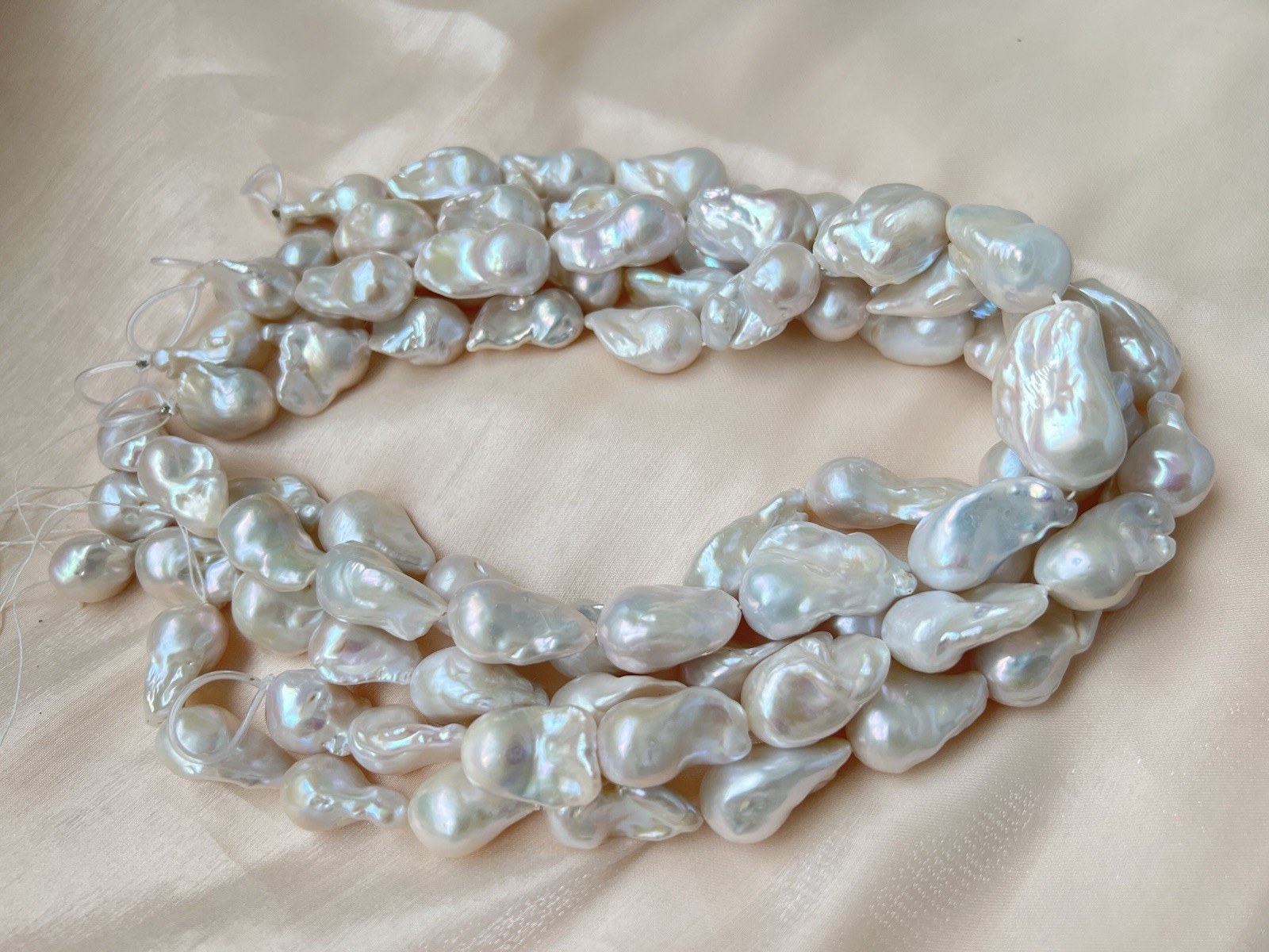 Baroque Freshwater Pearl Strand 15–17mm x 25–27mm 16” Strand