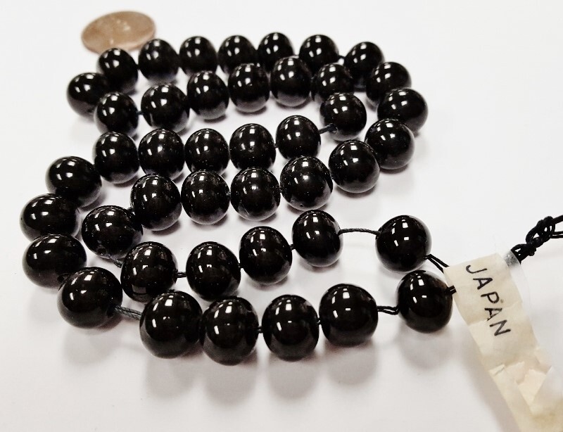 40 VINTAGE JAPAN CHERRY BRAND GLASS BLACK 10mm. SMOOTH ROUND BEADS 4565