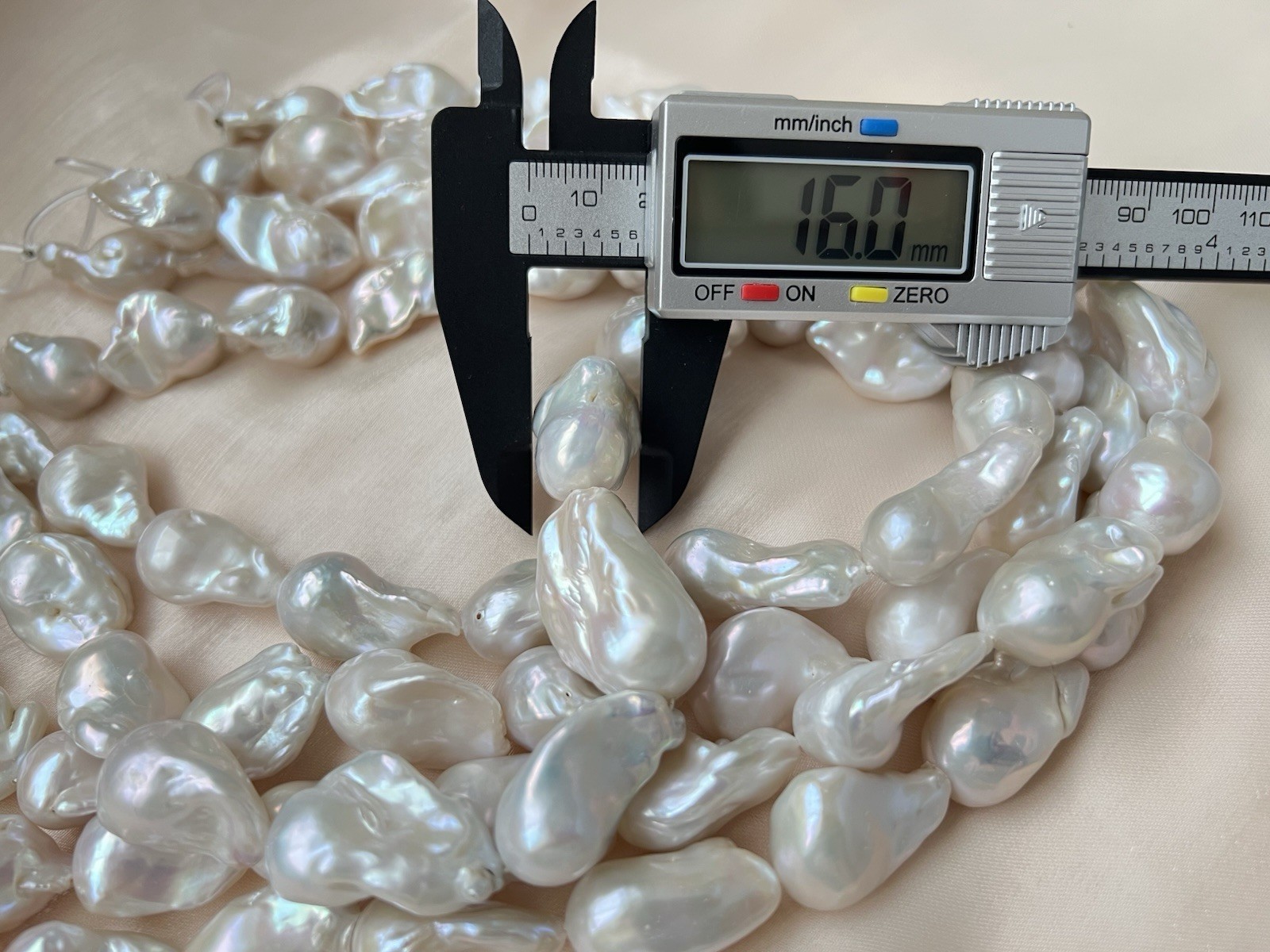 Baroque Freshwater Pearl Strand 15–17mm x 25–27mm 16” Strand