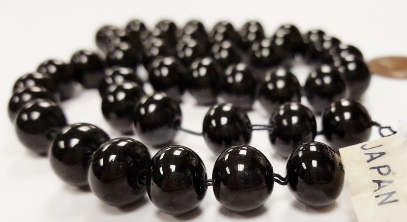 40 VINTAGE JAPAN CHERRY BRAND GLASS BLACK 10mm. SMOOTH ROUND BEADS 4565