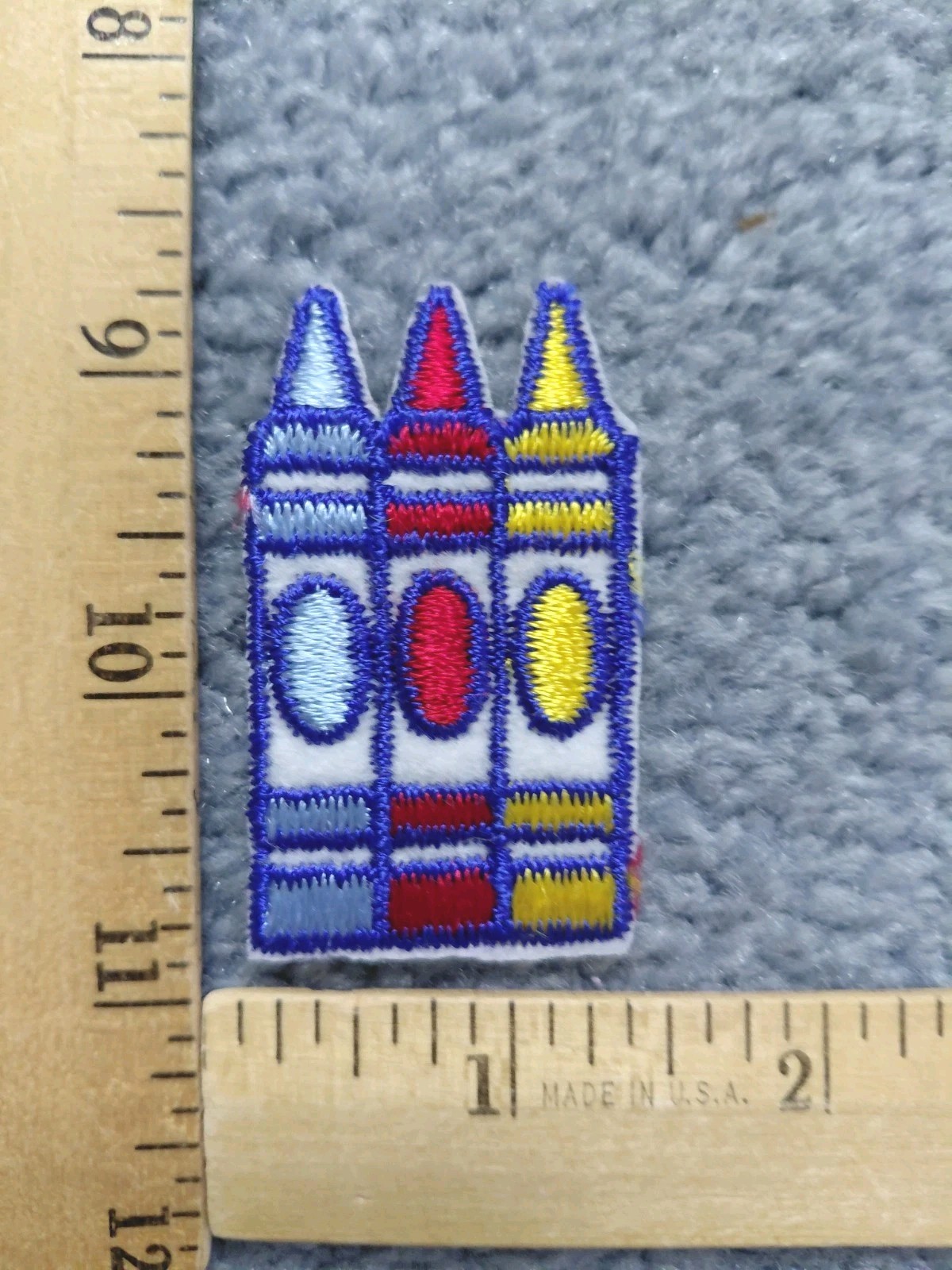 2 CRAYONS BLUE RED AND YELLOW IRON ON PATCHES