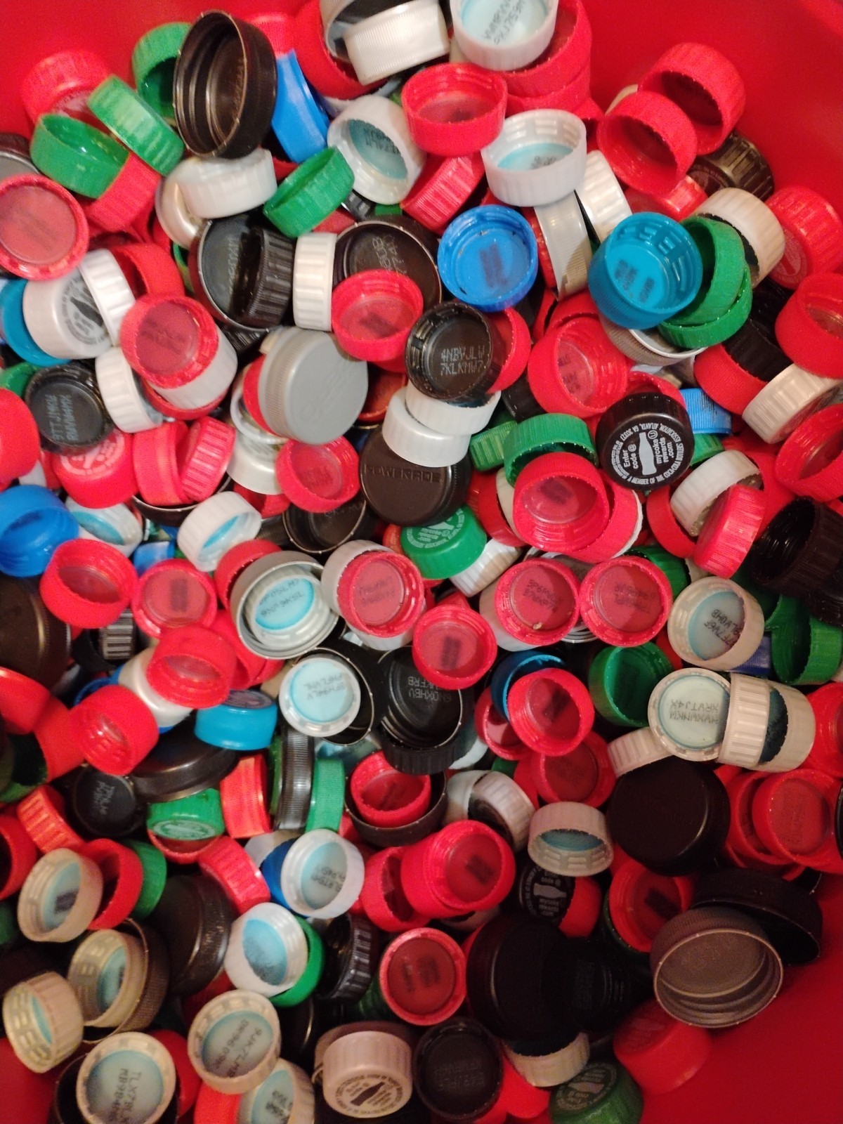 1000 Aprox. Plastic Bottle Caps 5.4 lb Lot Art Craft Assorted Lids Lot Read Desc