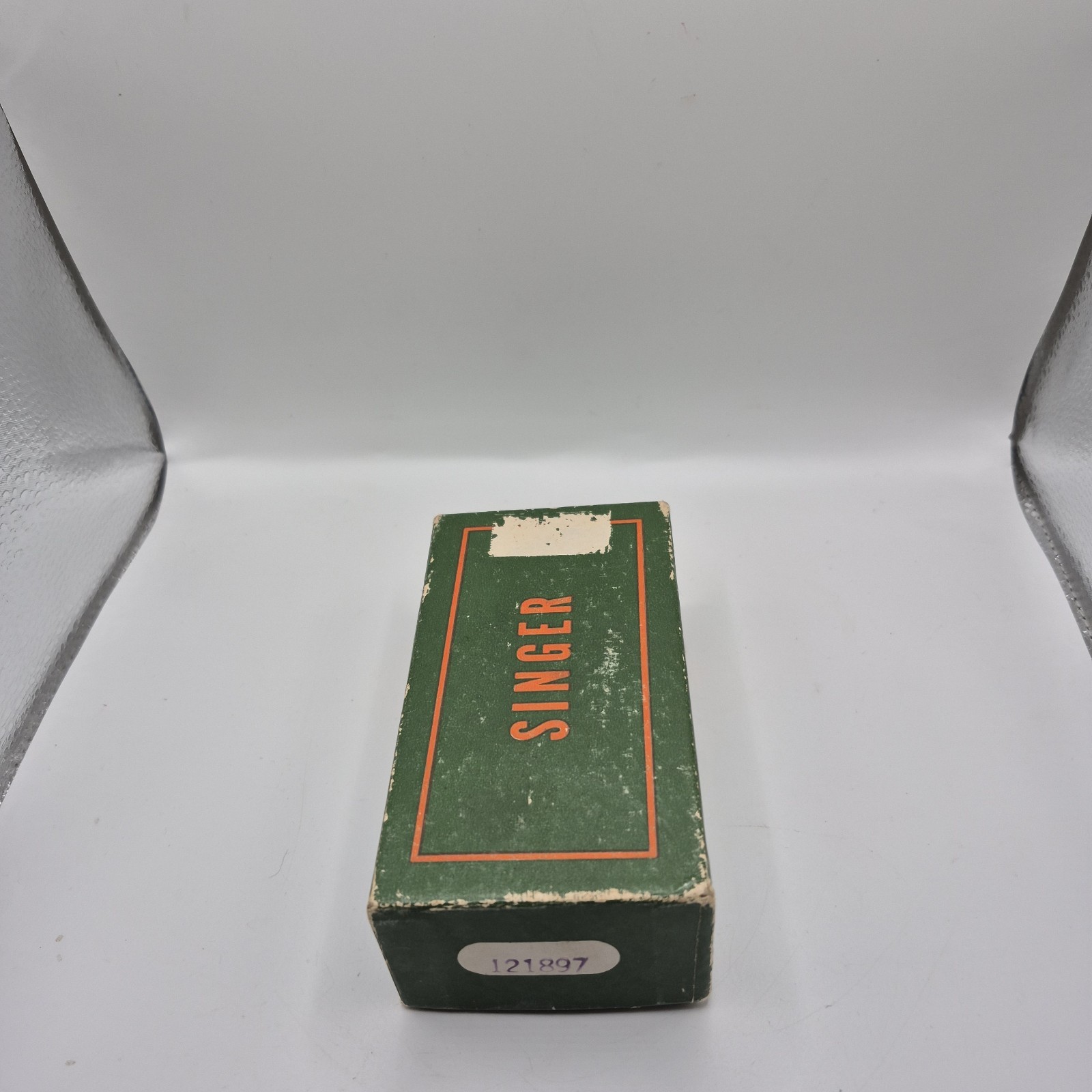 VTG Singer W654321N Buttonholer 160506 Low Shank W/Case Ruffler & Presser Feet