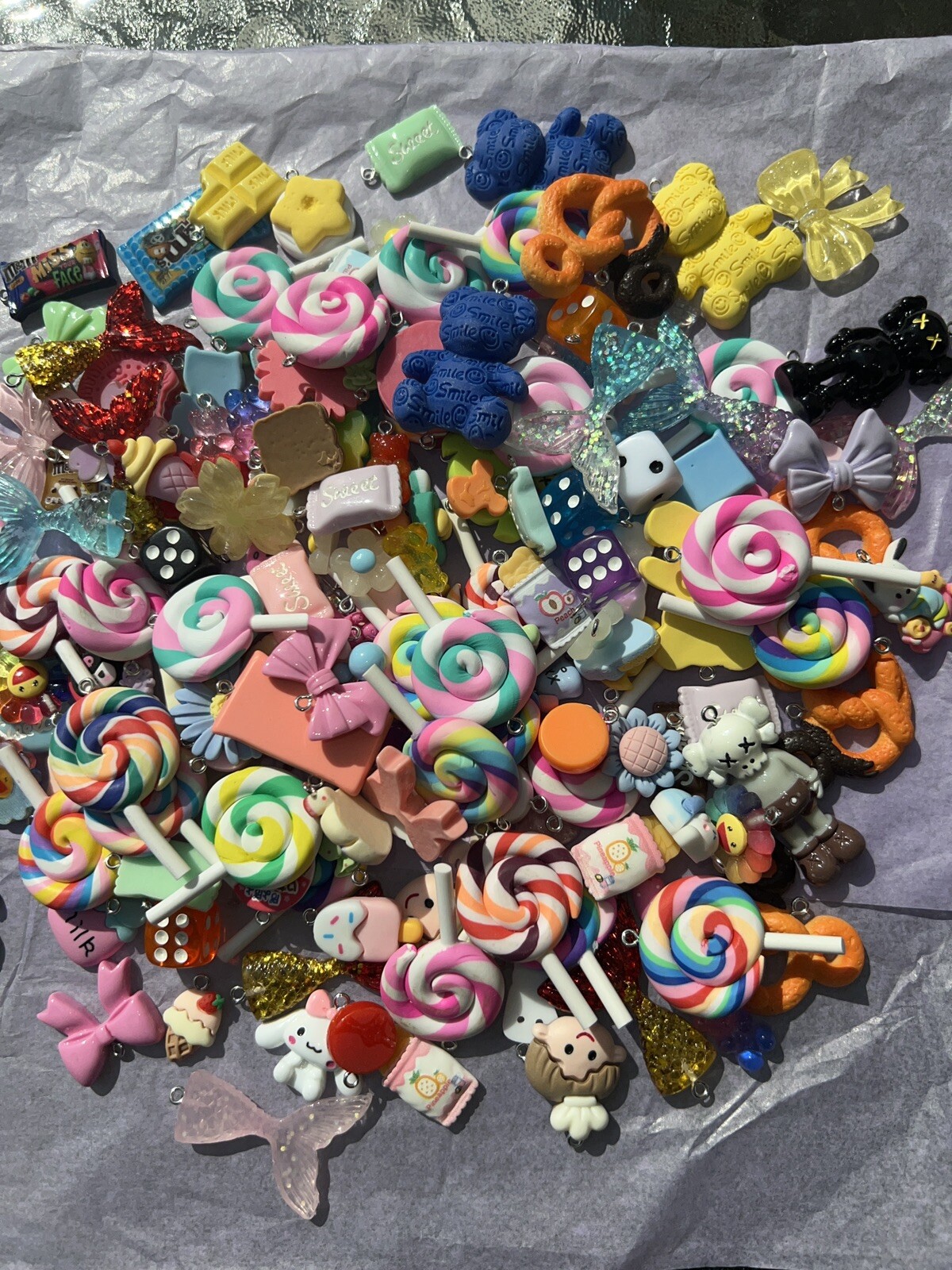 Lot of 30pcs mixed assortment charms.